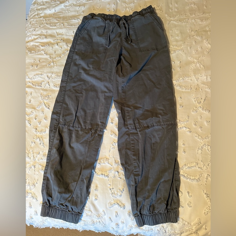 dark gray women’s joggers